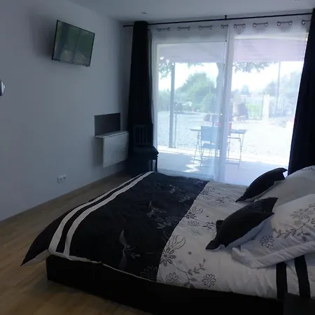 Dolce بيت ضيافة Peyruis