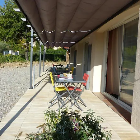 Dolce بيت ضيافة Peyruis