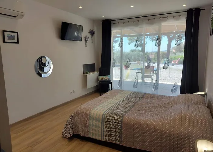 Dolce بيت ضيافة Peyruis